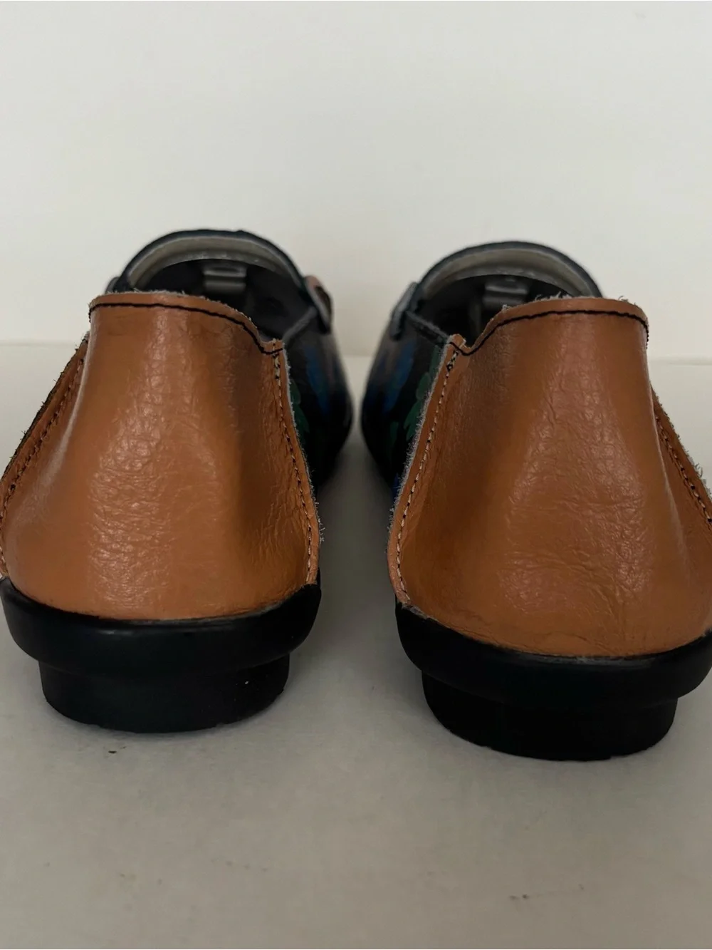 N/A black leather